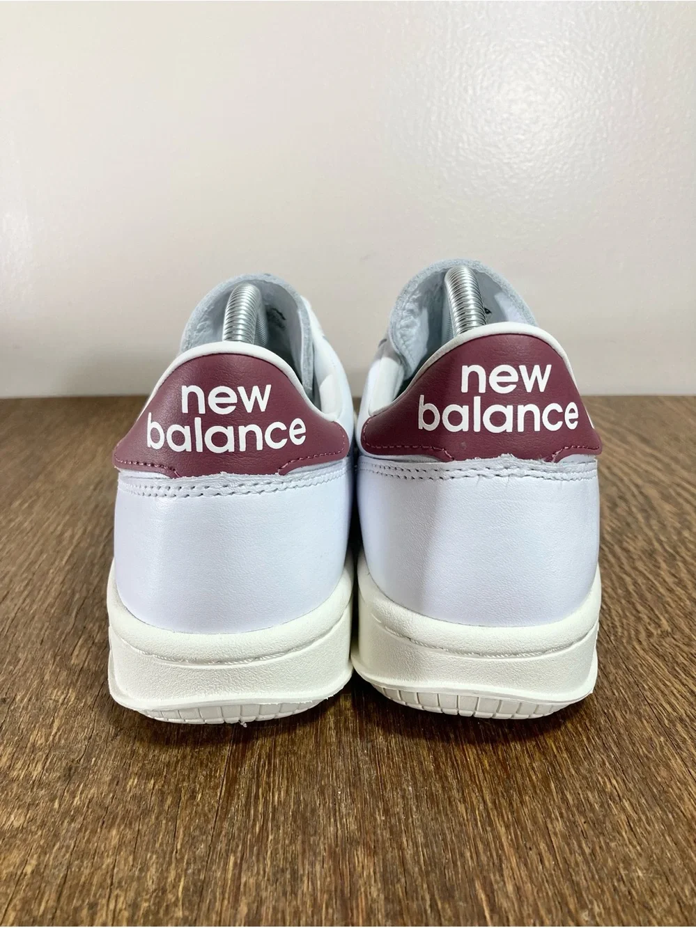 New Balance T500 Sneaker Men’s Size 9 White Washed Burgundy